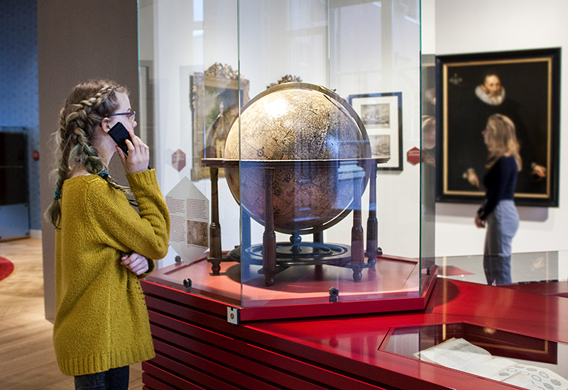 Karlijn-bij-de-Globe.jpg