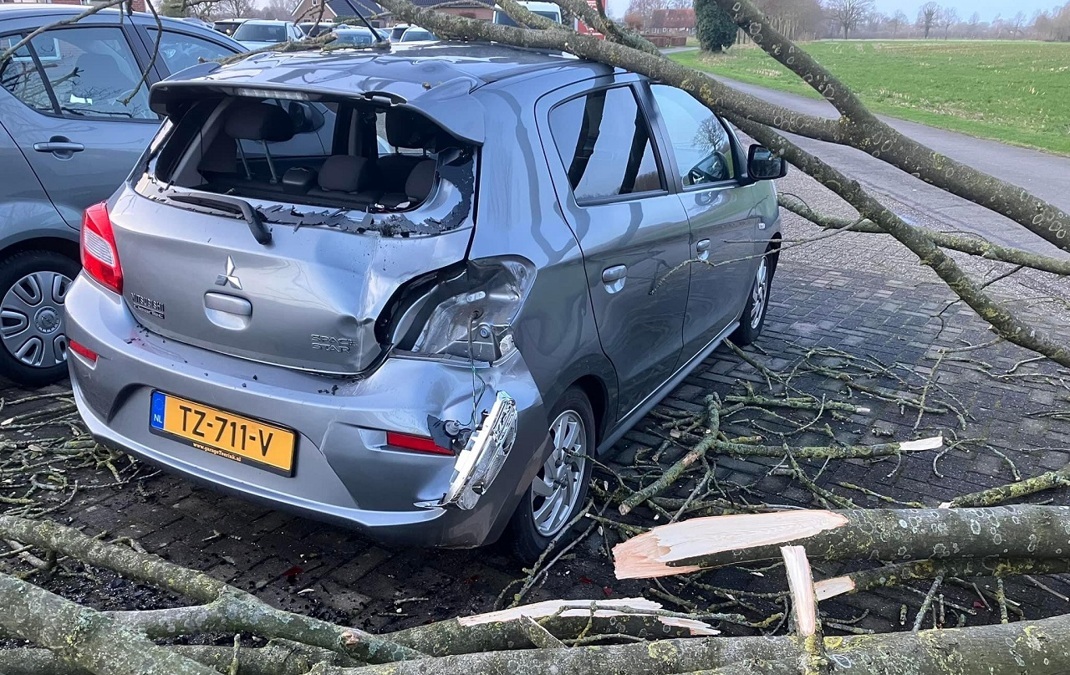 20240124-schade-bij-autobedrijf-teerink-foto-andre-teerink