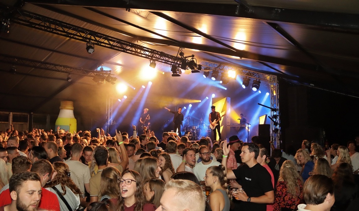 Vordense-Zomerfeesten-V.Z.F.-2023-za.-avond-129-foto-Rob-Schmitz