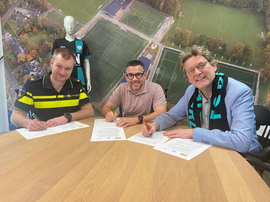 Ondertekening-FC-dinxperlo-1-002