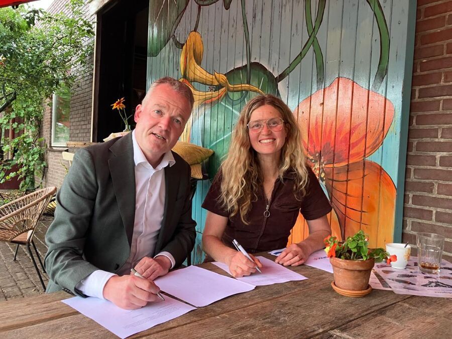 Ondertekening-samenwerkingsovereenkomst-Stadsboerin-en-Laborijn-002