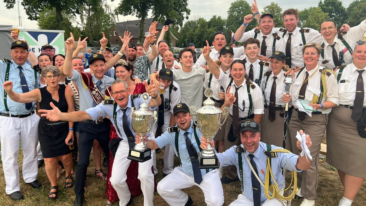 Schutterij De Eendracht Ulft schietbeker en defilébeker