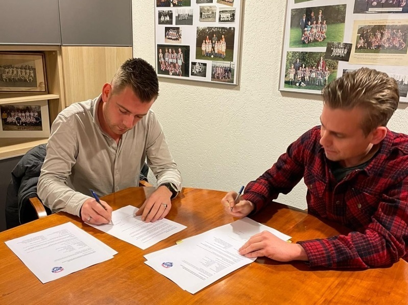 mick-hermsen-vv-deo-borculo-tekenen-contract-trainer