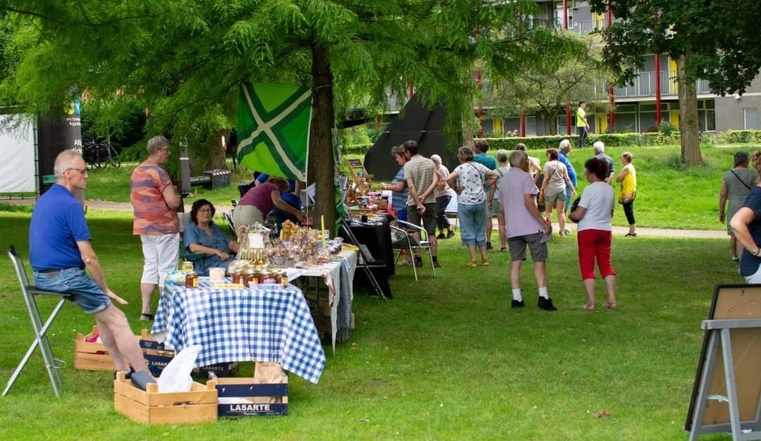 1000046170-streekmarkt-borculo-vrijdag-19-juli-foto-rien-westrum.jpg
