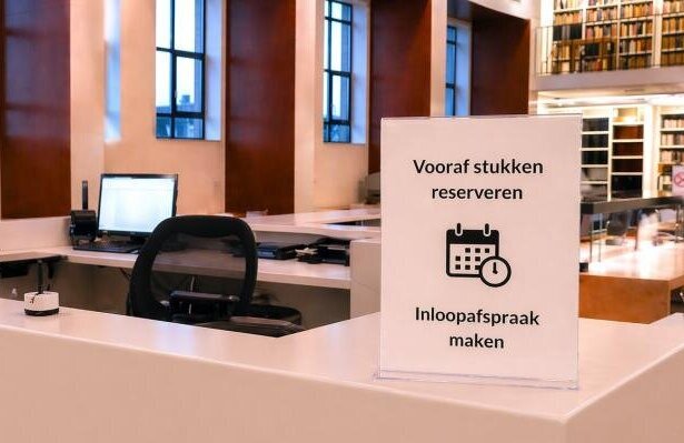 Foto-van-bord-bij-balie-vooraf-reserveren-of-inloopafspraak-maken__FocusFillWyIwLjAwIiwiMC4wMCIsNjQwLDQwMF0.jpg