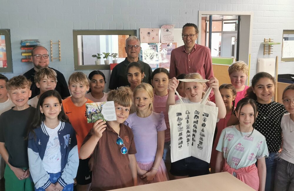 Op basisschool 't Prisma in Doetinchem won Matthijs Röttger een uitje voor het hele gezin naar het Klimbos in Ruurlo_ (002)