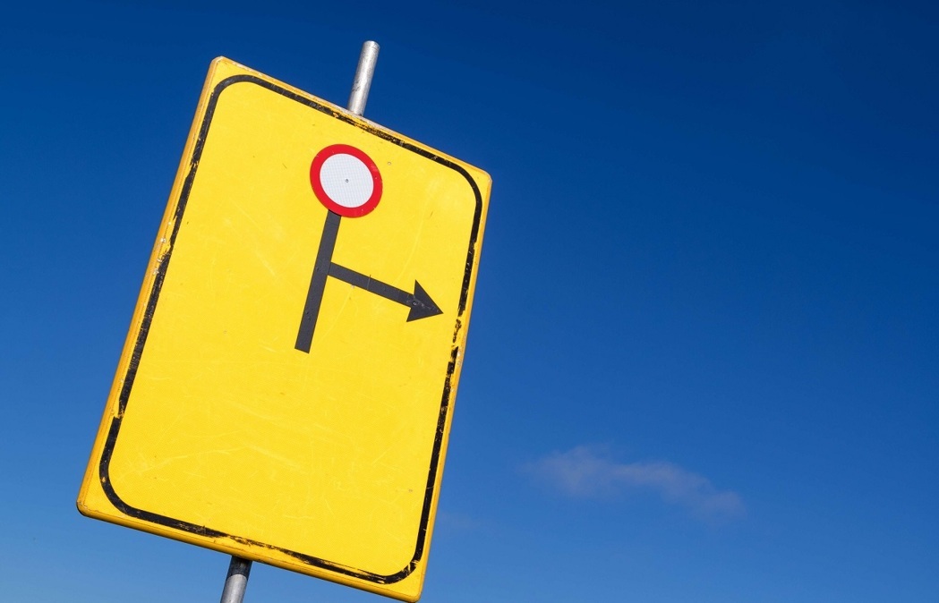 verkeersbord-met-afsluiting-en-pijl-naar-rechts-foto-gemeente-lochem