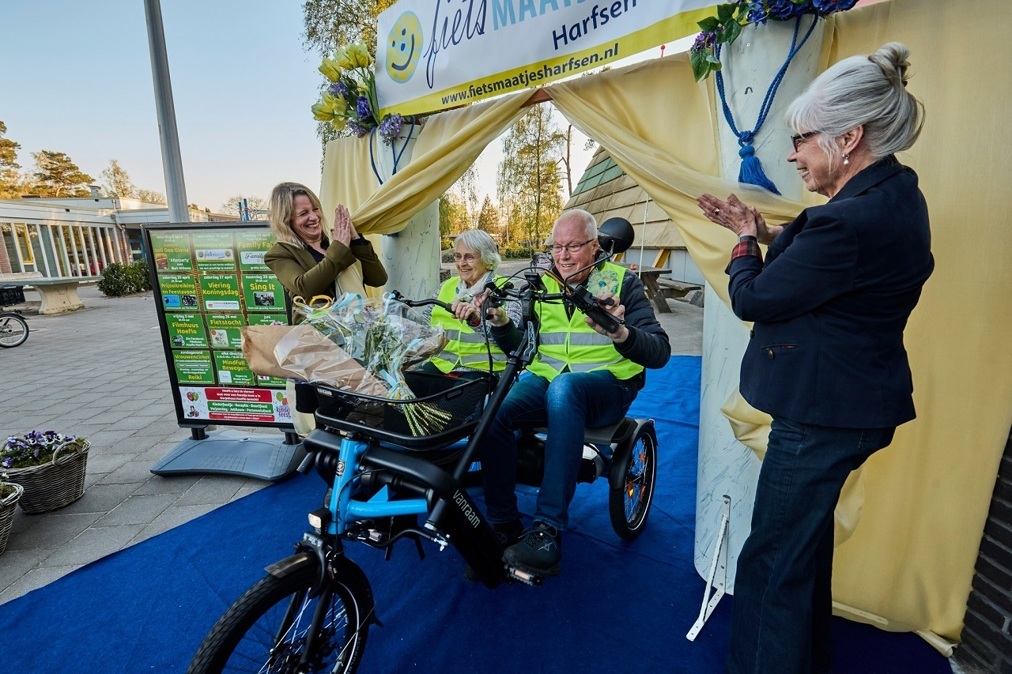 nieuwe-duofietst-in-harfsen-in-gebruik-genomen-op-10-april-2024-foto-gemeente-lochem.jpg