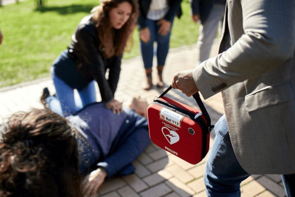 AED-reanimatie-sportclub-Rode-Kruis-002