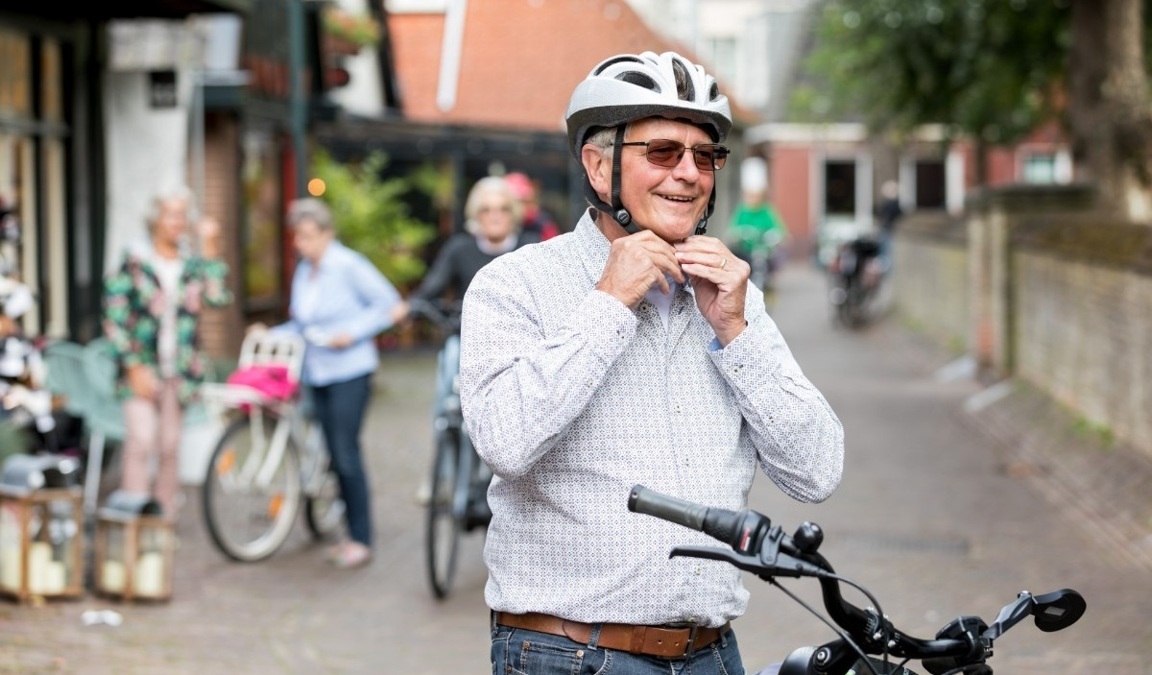 Social-media-afbeelding-man-met-fietshelm.jpg