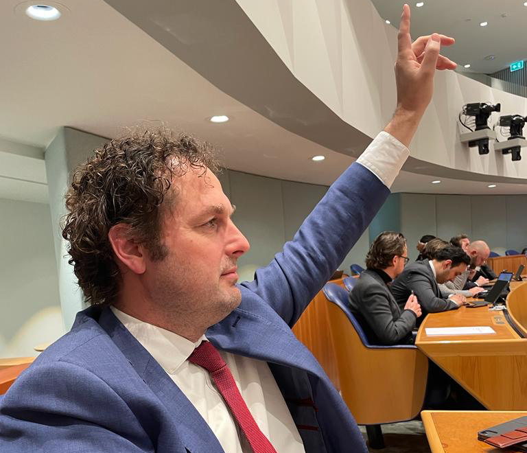 Kamerlid-Haverkort-in-de-uitzending-foto-harry-bevers