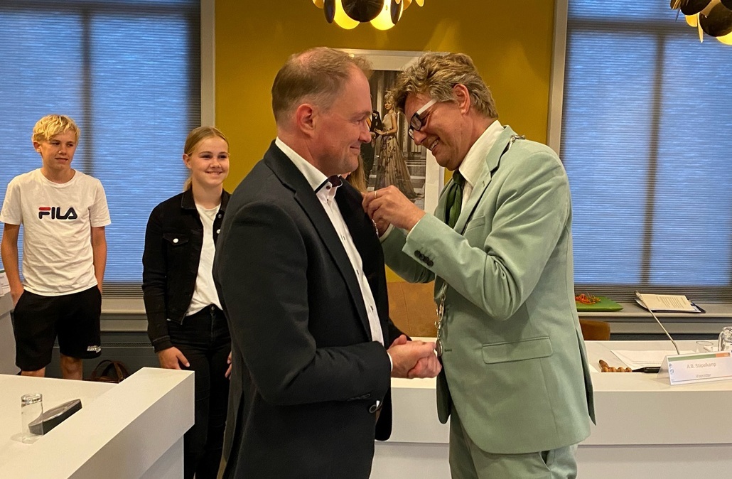 onderscheiding-Lintje-voor-VVD-raadslid-Navis-foto-gemeente-aalten