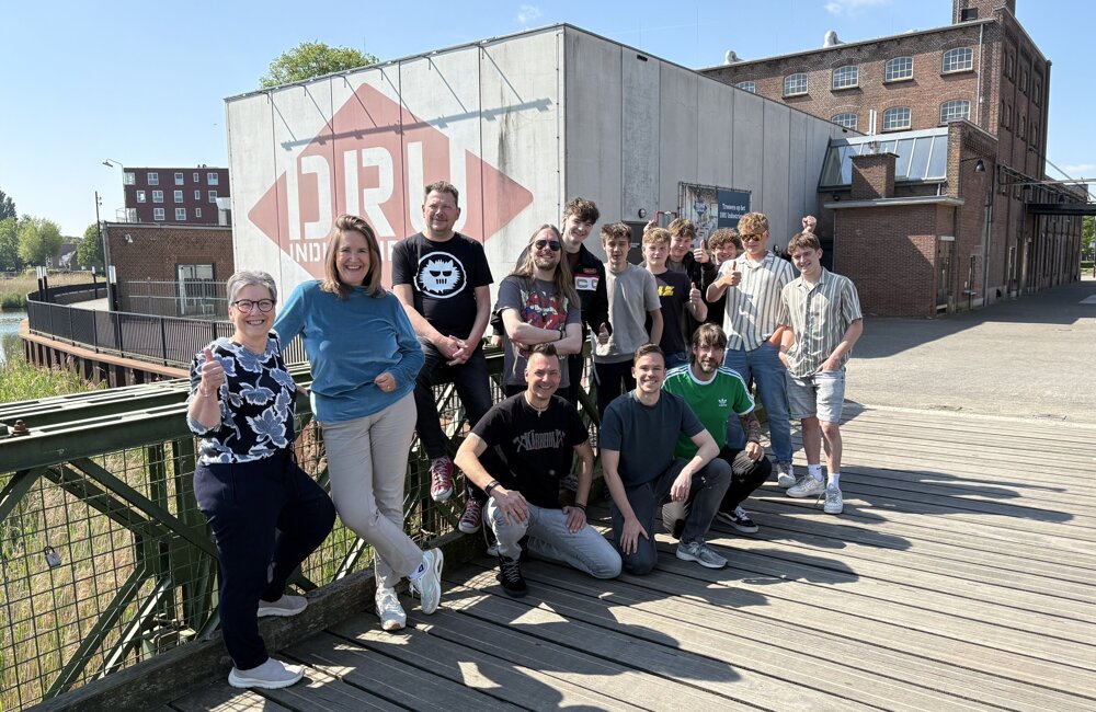 De aftrap van SPÖL'S PLAT! 2026 met de talenten coaches en ECAL-projectleider Diana Abbink (links) (002).jpeg