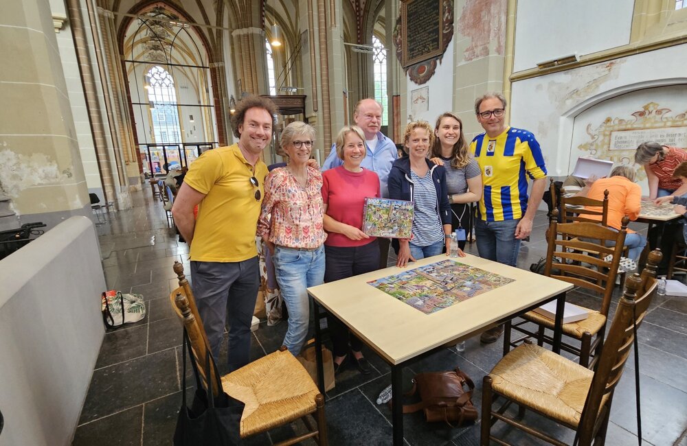 2026-05-03 Winnende team met Ridders van Gelre en tekenaar Danker Jan Oreel (002).jpg