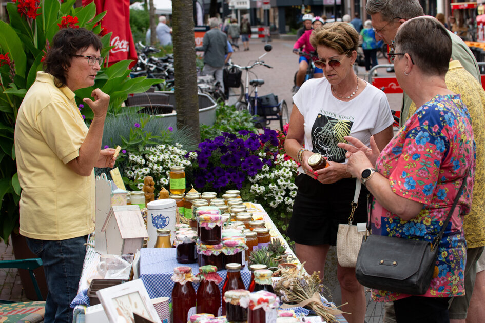 Succesvolle eerste boeken- en streekproductenmarkt in Borculo