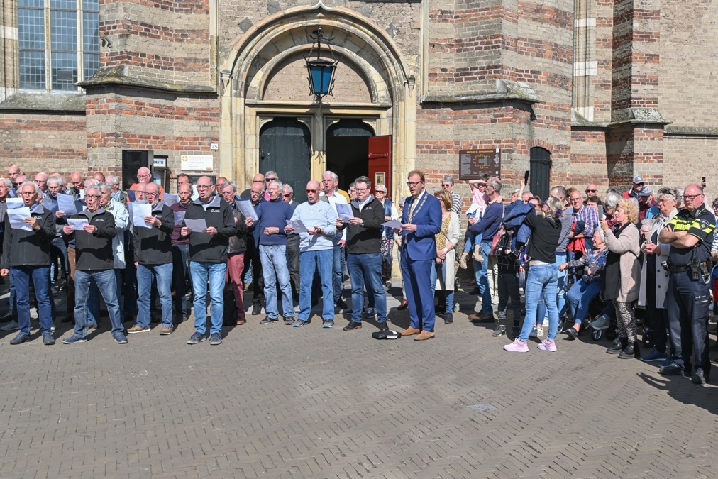 20220327-henk-den-brok-koren-zingen-op-simonsplein