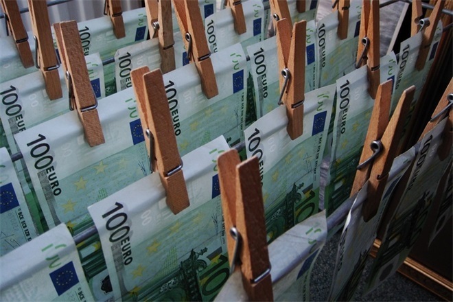 witwassen-geld-foto-van-Rechtspraak.jpg
