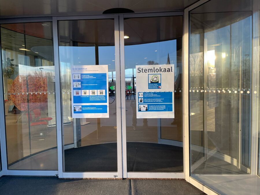 20220315-stemlokaal-gemeentehuis-lochem-scaled.jpeg
