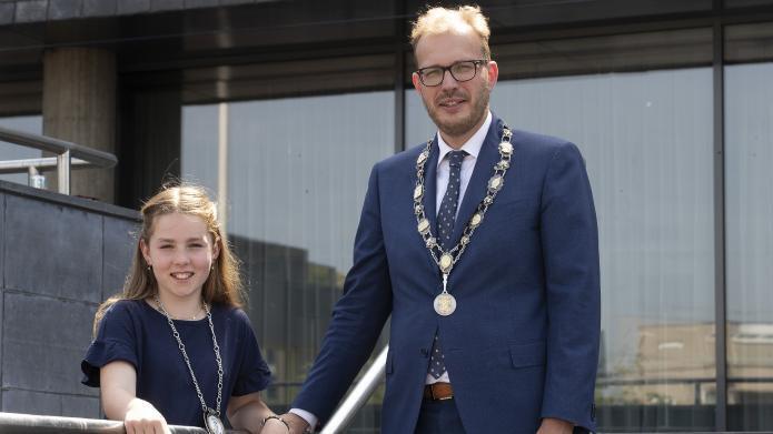 burgemeester-met-nieuwe-kinderburgemeester_85i5362.jpg