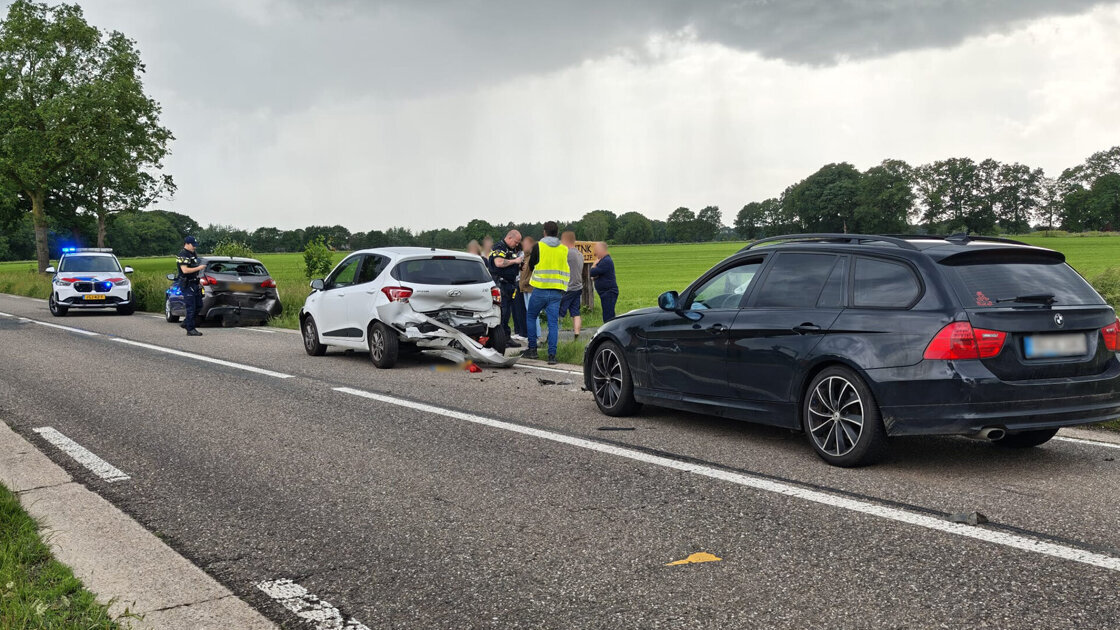 Drie auto's betrokken bij kettingbotsing bij Zelhem