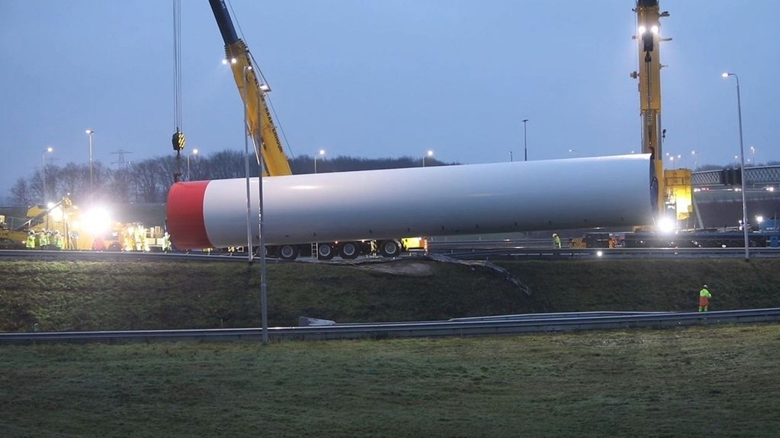 windmolen-op-de-snelweg-fotograaf-Luciano-de-Graaf