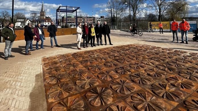 onthulling-mispelplein-foto-gemeente-doetinchem