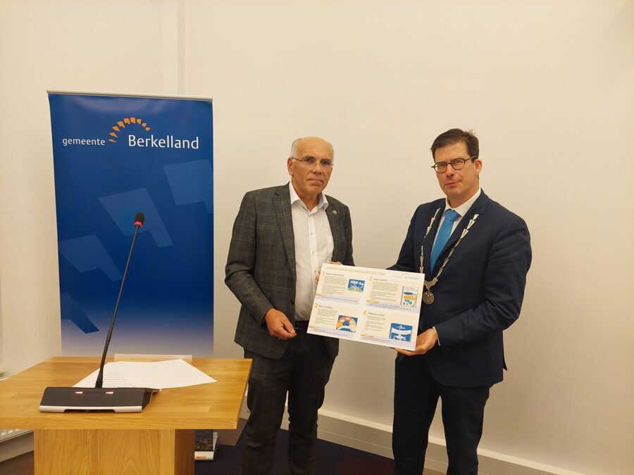 Overhandigen-ambitiedocument-Kropman-en-Van-Oostrum-scaled