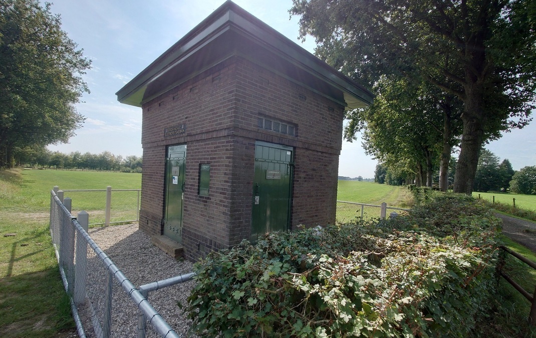 historisch-transformatiehuisje-in-Baak