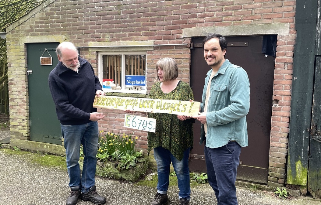20240318-Uitreiking-cheque-Roofvogelopvang-Barchem002