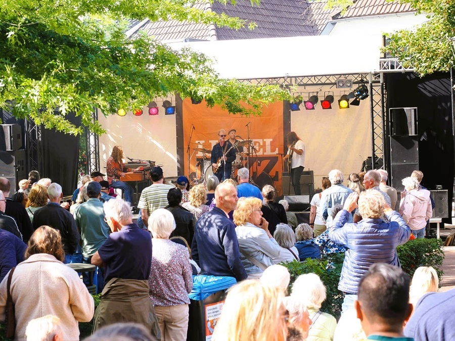 Eddy-Boerman-bij-persbericht-na-afloop-IJsseljazz