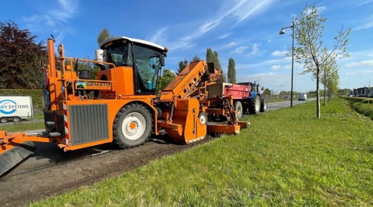 foto-gemeente-Bronckhorst-werkzaamheden-bermen-kraan