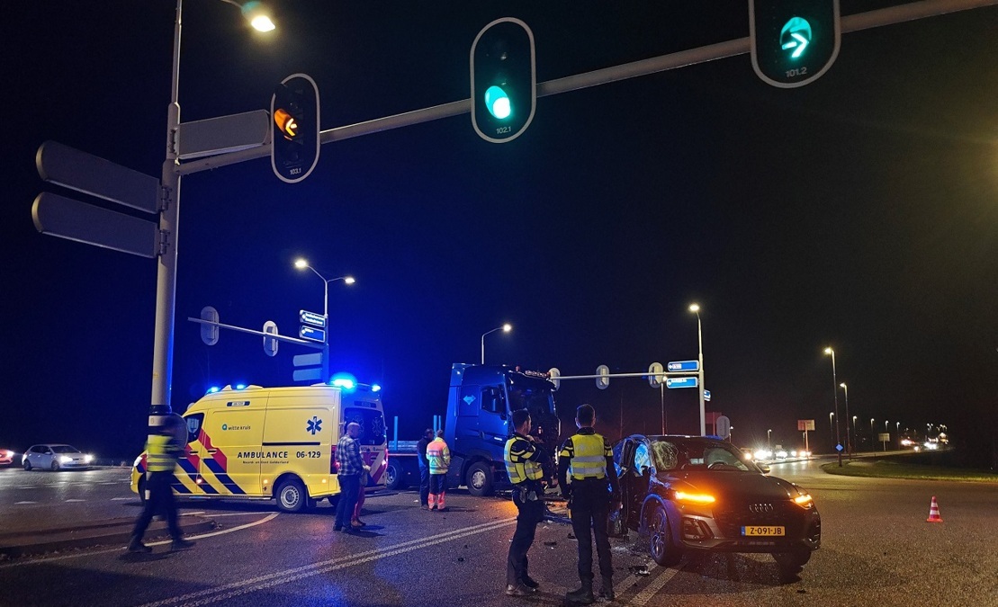 20241204-Ongeval-tussen-vrachtwagen-en-auto-in-Wehl.jpg