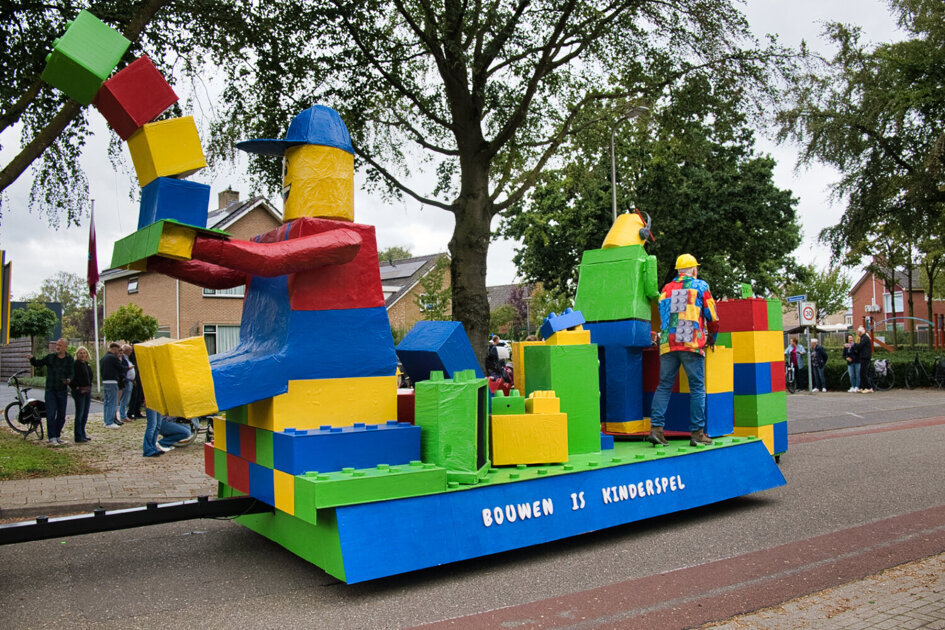 Grote belangstelling voor kleurrijke optocht tijdens Septemberfeesten Zelhem