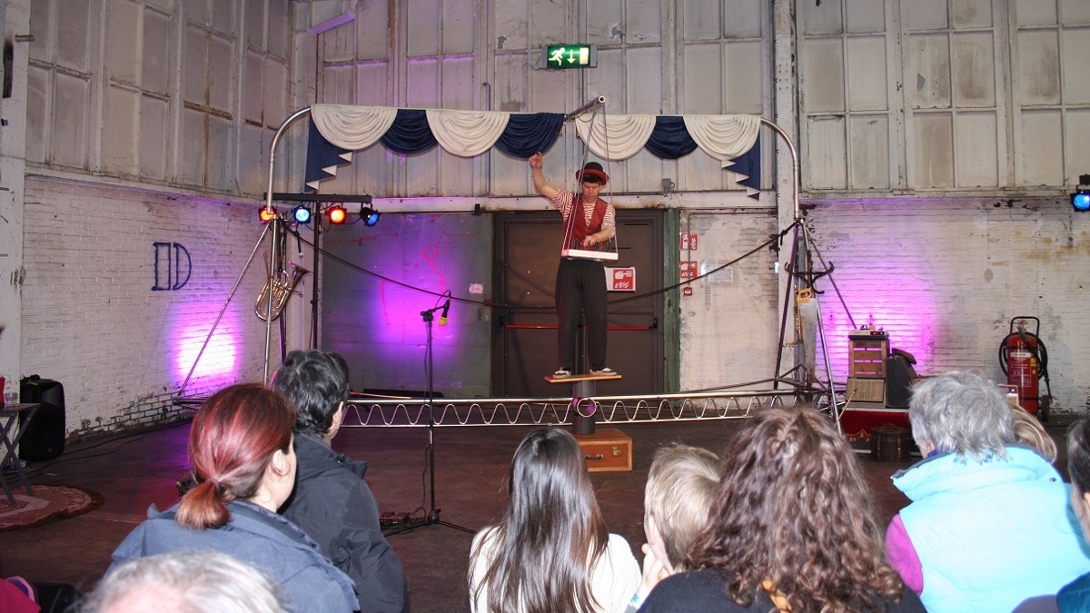 20240203-Grootste-indoor-straattheaterfestival-in-Dru-Ulft008-artikelfoto.jpg