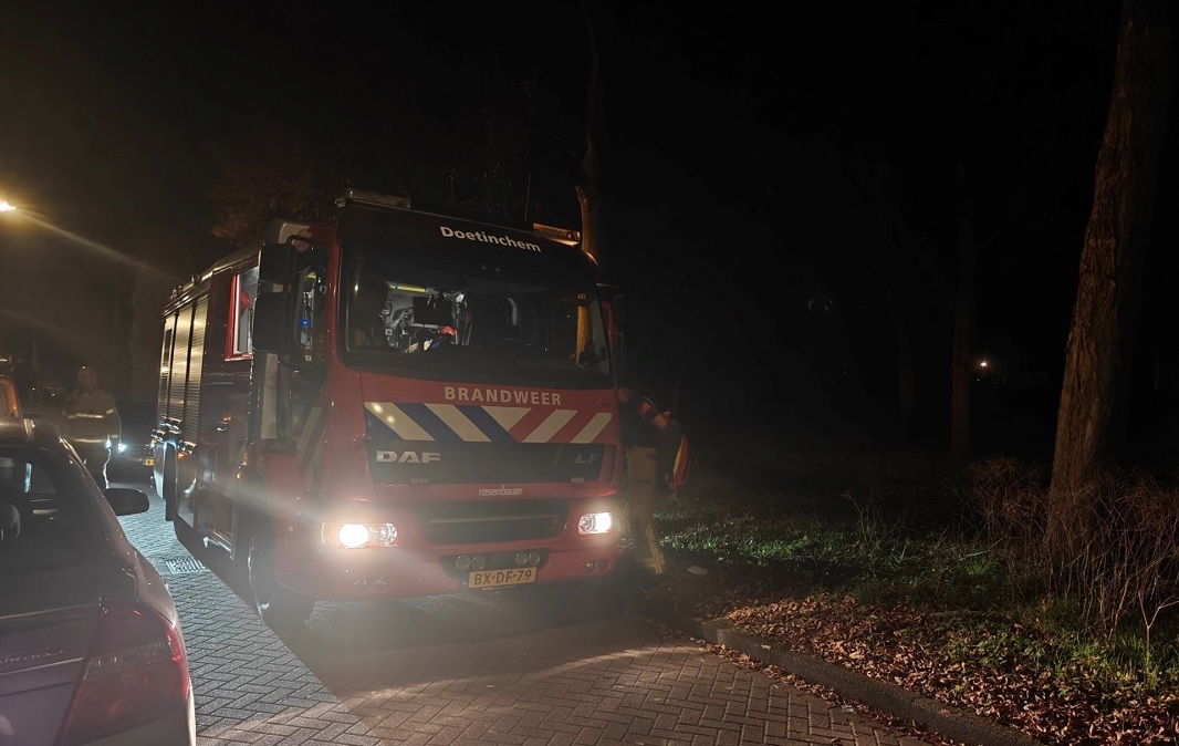 20241124-hoopje-afval-in-brand-gestoken-in-doetinchem
