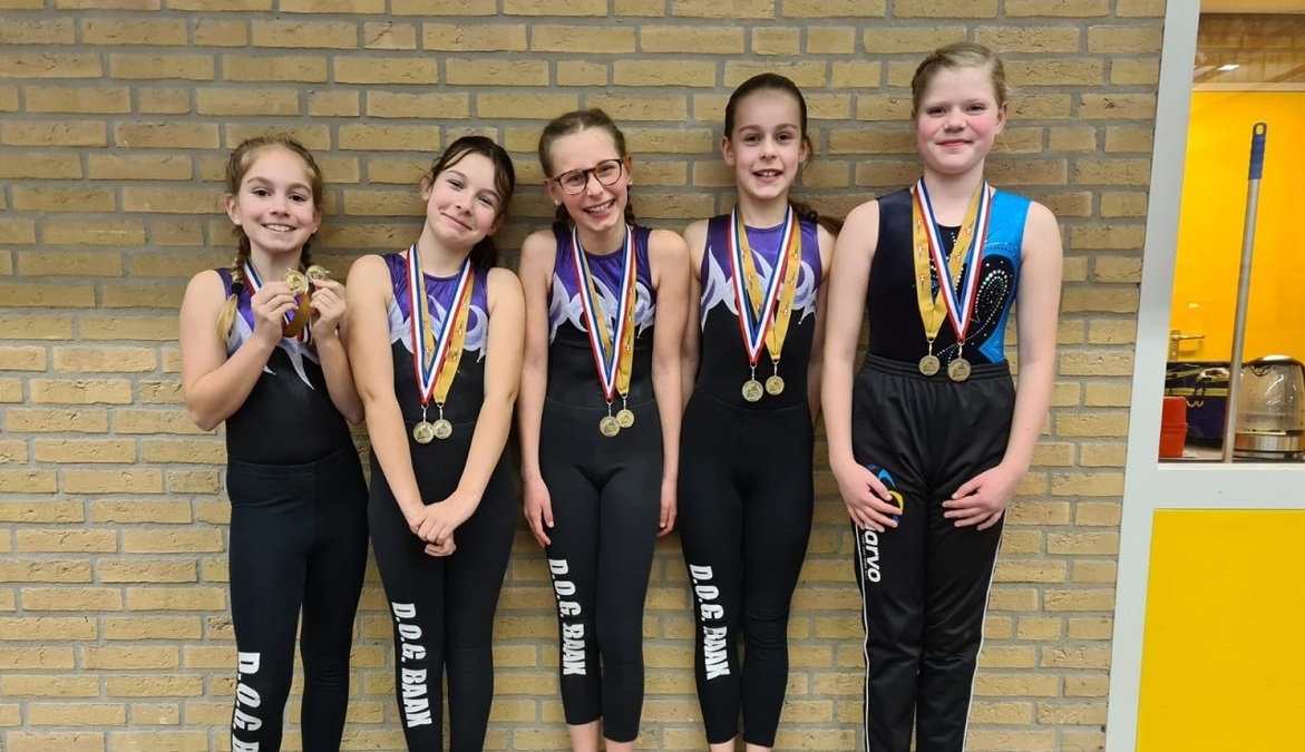 Topmaand-voor-turnsters-DOG-Baak-1000064015-1.jpg