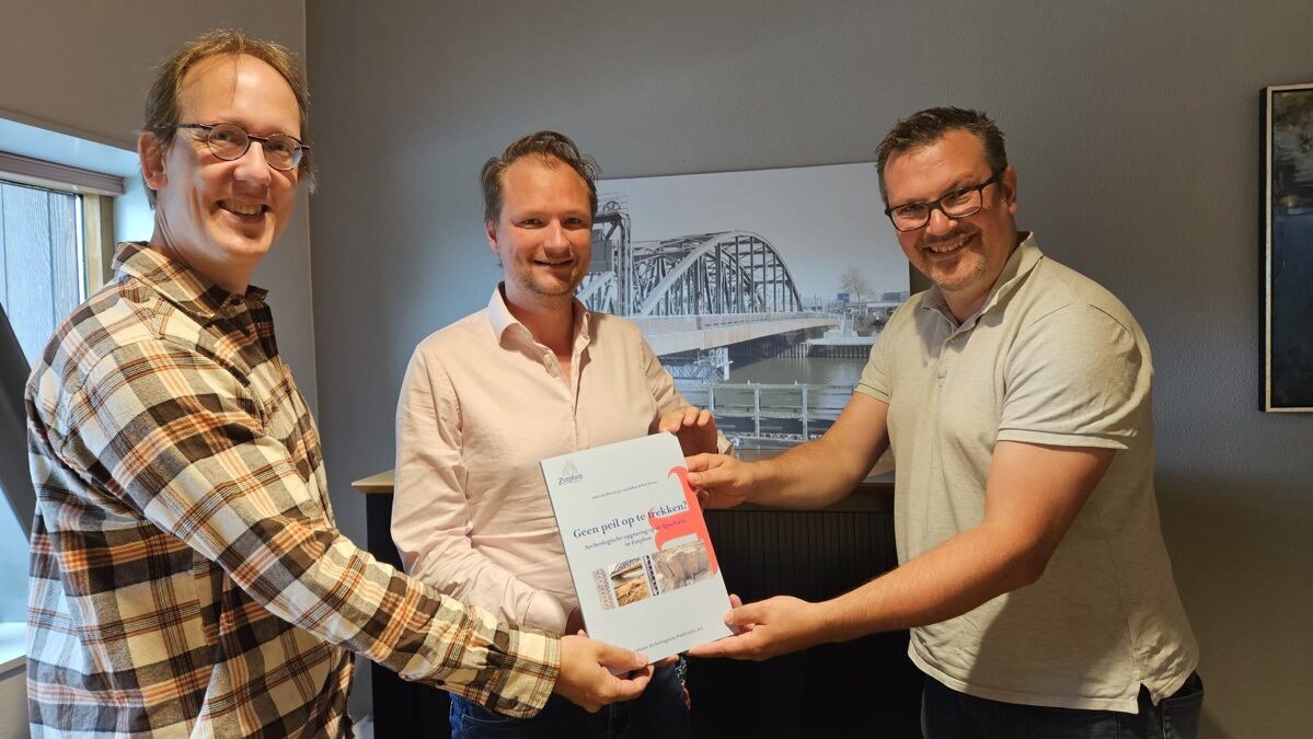 2024-07-18-Overhandiging-Geen-peil-op-te-trekken-aan-Sjoerd-Wannet-scaled