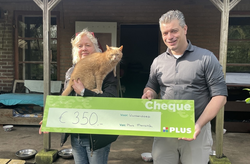20240405-cheque-voor-stichting-Kattendorp-in-Harfsen.jpg