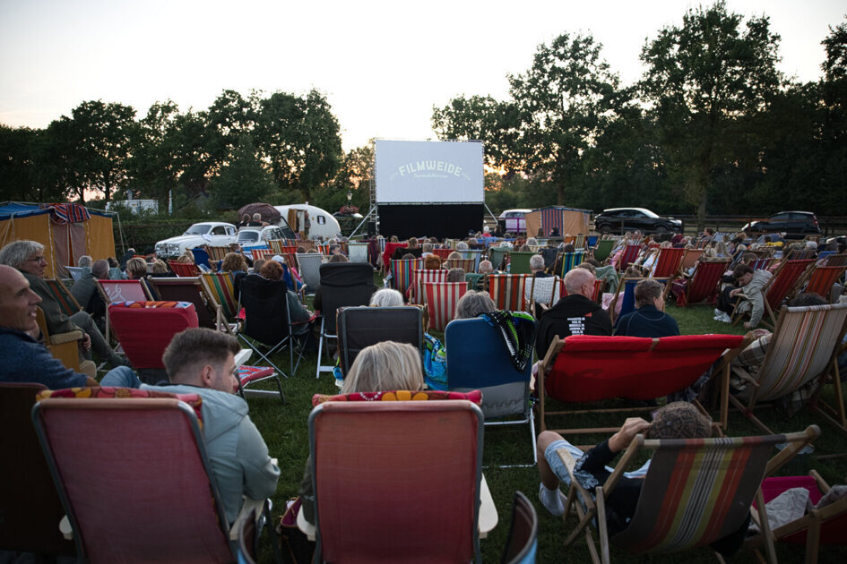 FILMWEIDE zorgt voor volle weide en zomerse nostalgie bij whiskystokerij in Zelhem