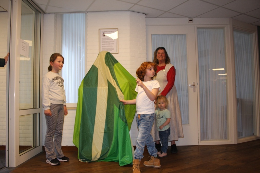 20250329-Onthulling-beeld-in-zorgcentrum-Hyndendael-Hummelo017