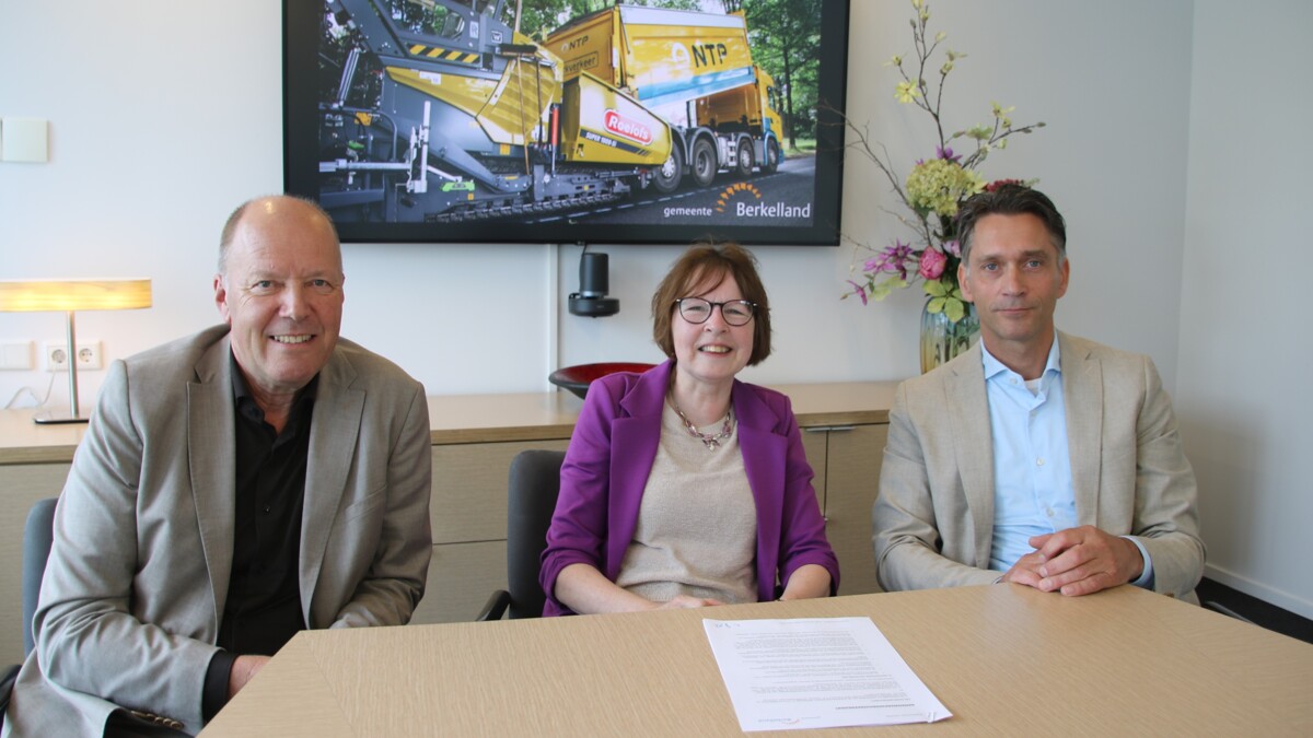 Gemeente sluit overeenkomst met aannemers Roelofs Groep BV en NTP BV (002)