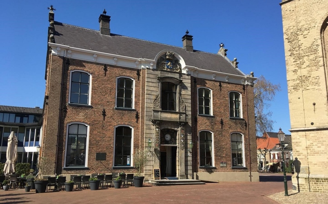 vvv-gebouw-lochem-met-zomerzon-foto-rtv-ideaal