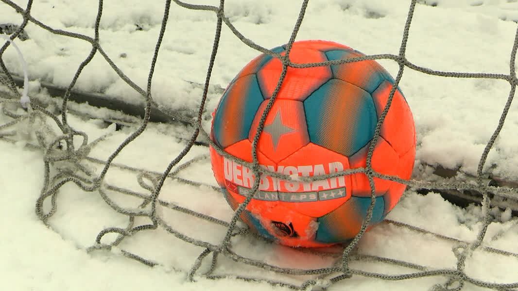 Sneeuw-voetbal