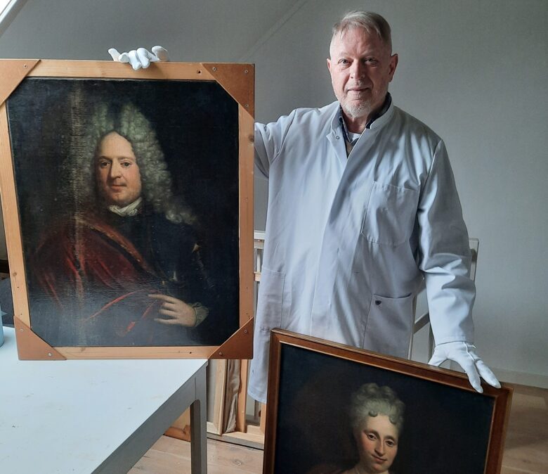 220119-Guido-met-portretten-scaled.jpg