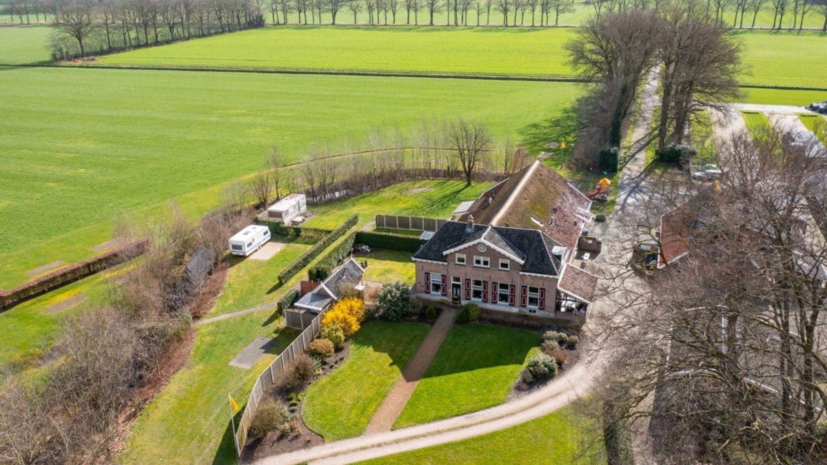 Lenteland-boerderij-concept