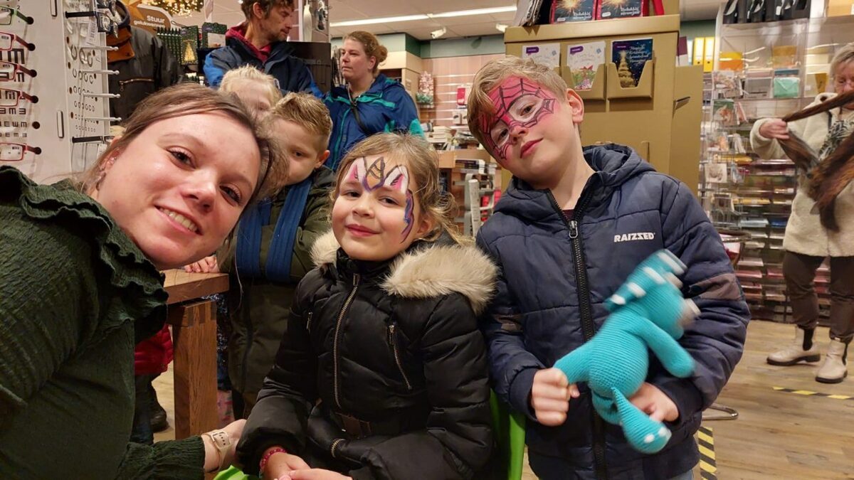 20231217-ideaal-veurmekaar-kinderen-schminken-in-de-readshop-1280x720