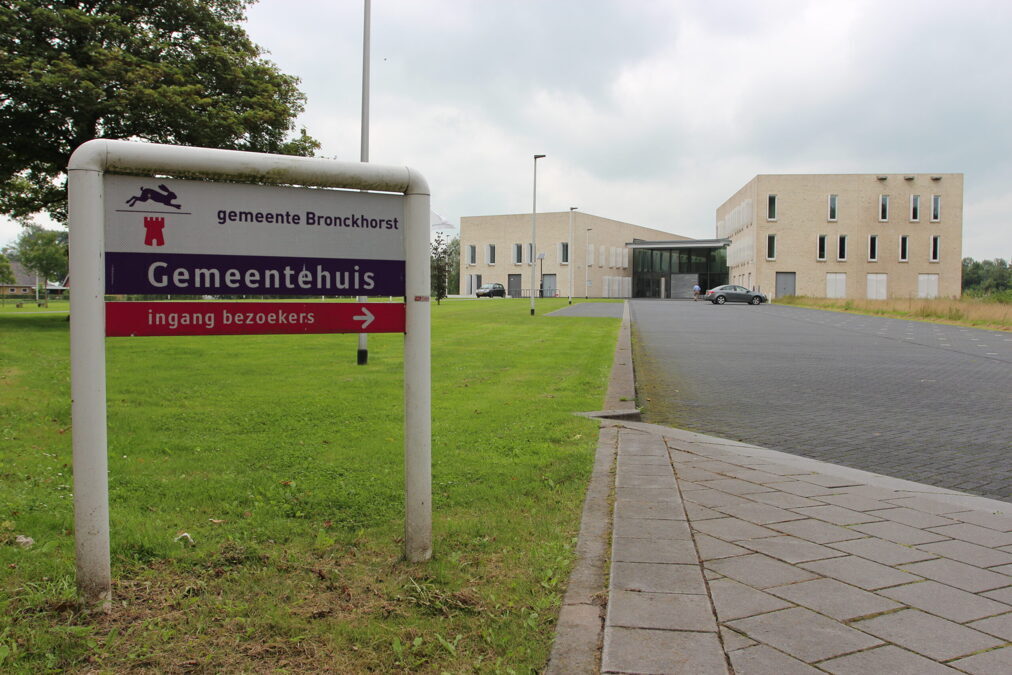 Gemeentehuis-Bronckhorst-bord-scaled