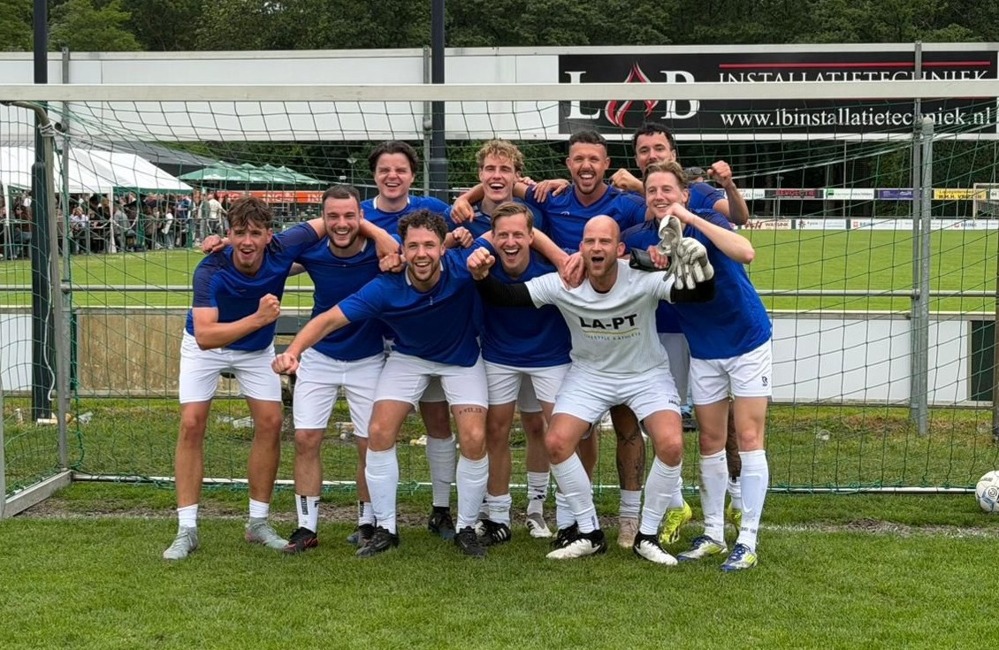 de Titelverdedigers 1 (002)
