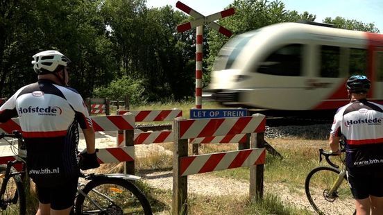 omroep-gelderland-stock-foto-trein-bij-onbewaakte-overgang