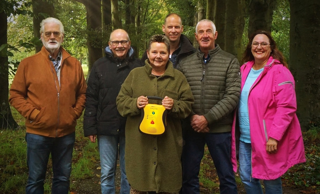 Crowdfundingsactie-voor-AED-door-buurt-in-Wehl-foto-Harry-Pastoors